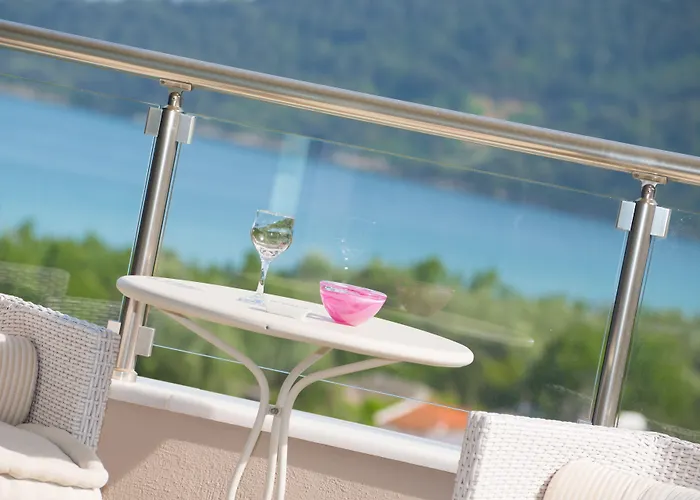 Mare Monte Small Boutique