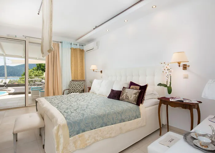 酒店 Mare Monte Small Boutique 3*