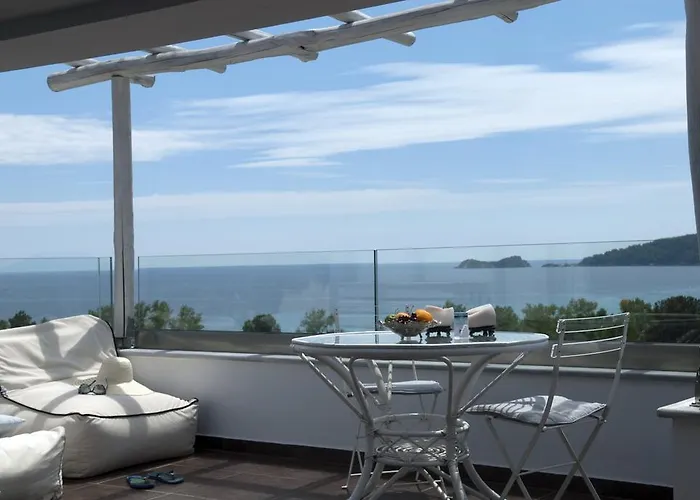 Mare Monte Small Boutique