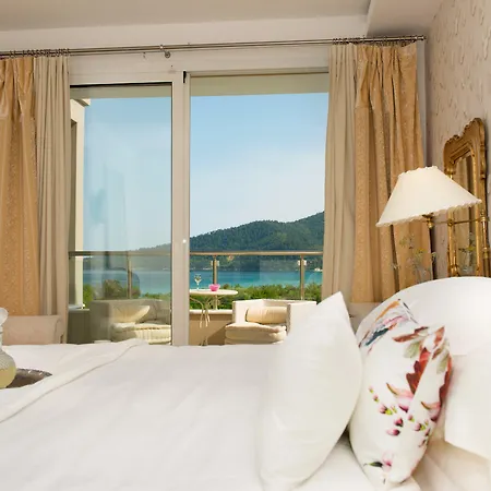 Mare Monte Small Boutique