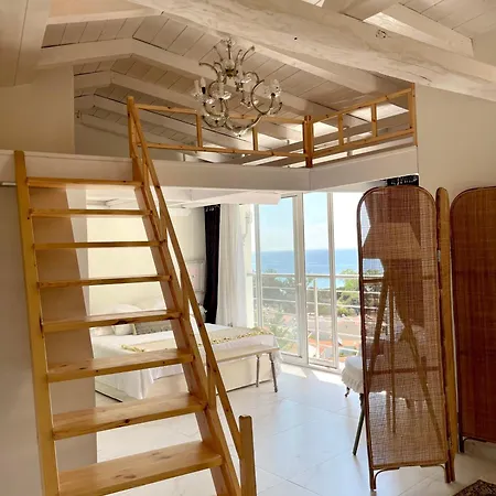 Хотел Mare Monte Small Boutique Криси Амудия