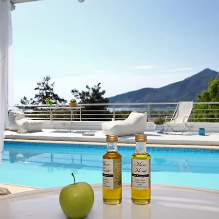 Mare Monte Small Boutique Криси Амудия