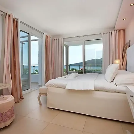 Mare Monte Small Boutique Chrisi Ammoudia
