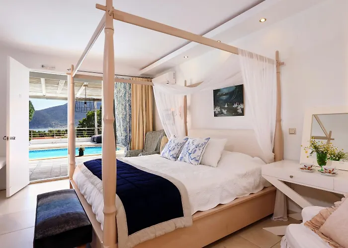 Mare Monte Small Boutique Chrysi Ammoudia