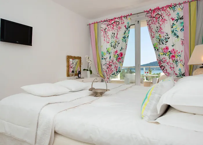 Mare Monte Small Boutique Chrysi Ammoudia