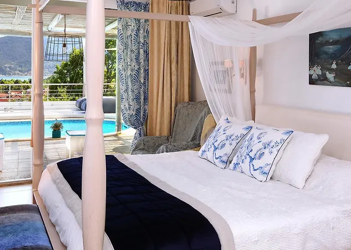 Mare Monte Small Boutique